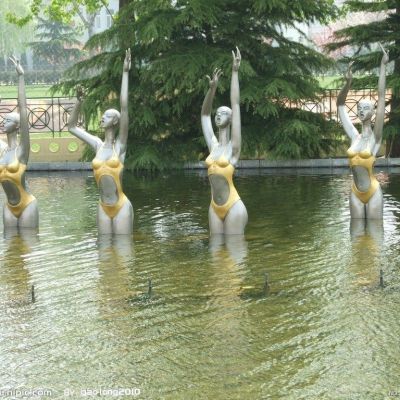 水中人物景观雕塑​